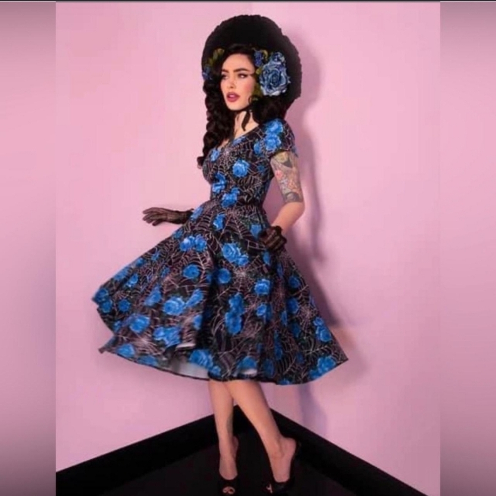 BNWT Vixen by Micheline Pitt Vanity Fair Dress in Blue Spiderweb